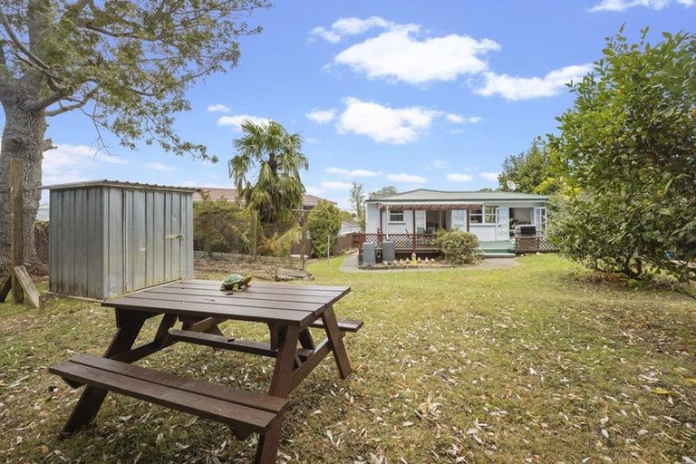 Photo of property in 38 Chatsworth Crescent, Pakuranga Heights, Auckland, 2010