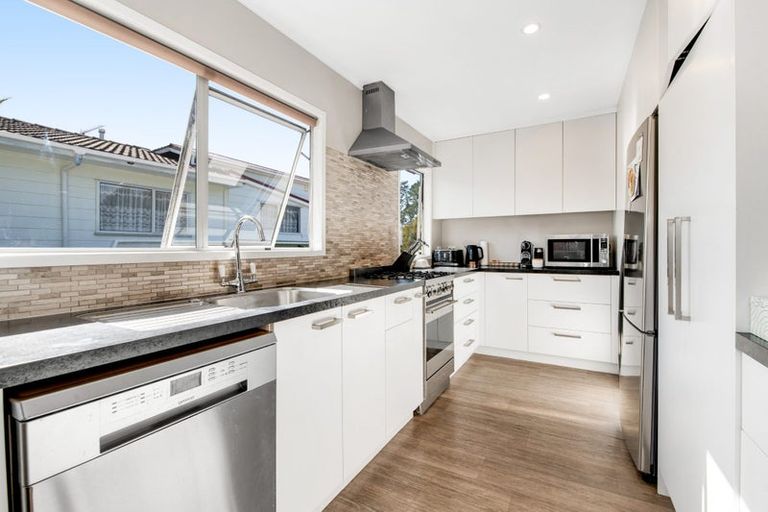 Photo of property in 20 Spargo Road, Massey, Auckland, 0614