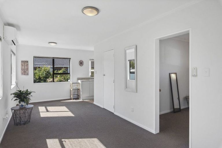 Photo of property in 22 Atarau Grove, Paraparaumu, 5032