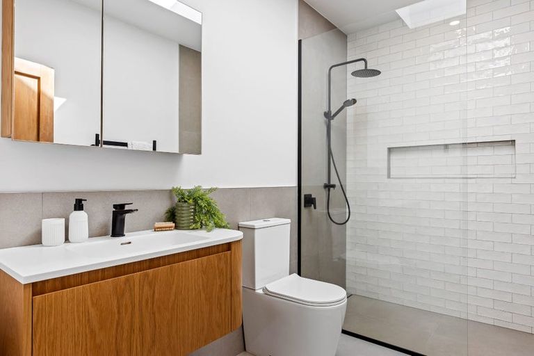 Photo of property in 2/151 Idris Road, Strowan, Christchurch, 8052