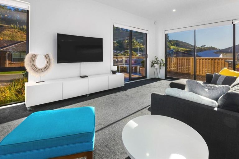 Photo of property in 5 Hull Place, Whitby, Porirua, 5024