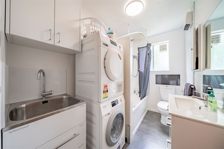 Photo of property in 2/19 Pirie Crescent, Moera, Lower Hutt, 5010