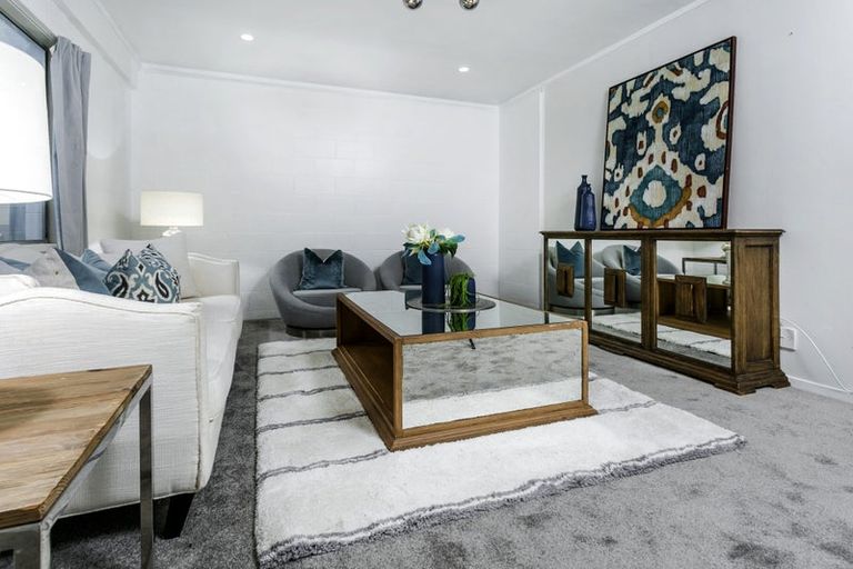 Photo of property in 1/7 Keldale Place, Forrest Hill, Auckland, 0620