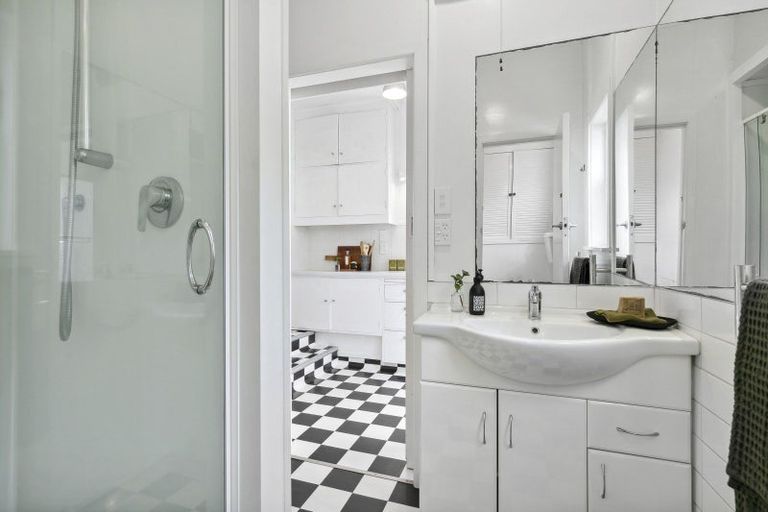 Photo of property in 21 Grafton Road, Roseneath, Wellington, 6011