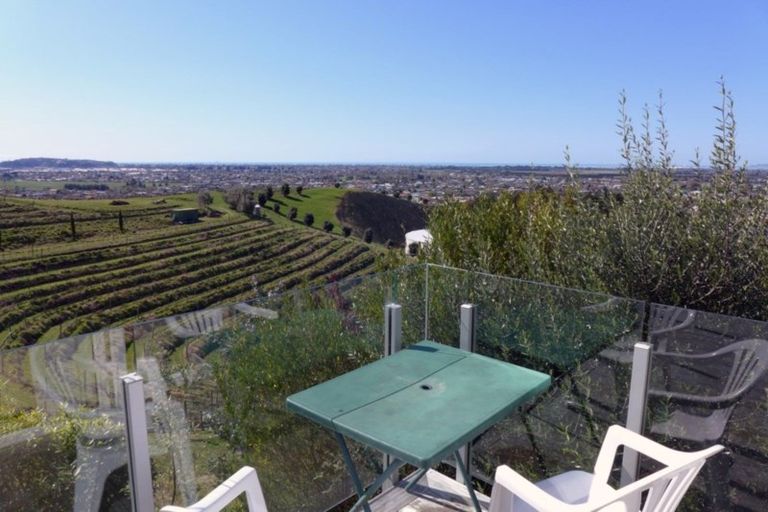 Photo of property in 70 Tironui Drive, Taradale, Napier, 4112