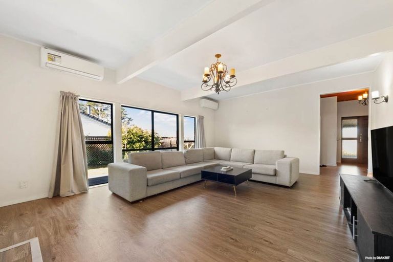 Photo of property in 20 Tatyana Place, Massey, Auckland, 0614