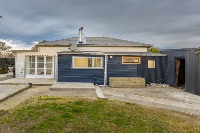 Photo of property in 12 Rhodes Street, Waimate, 7924