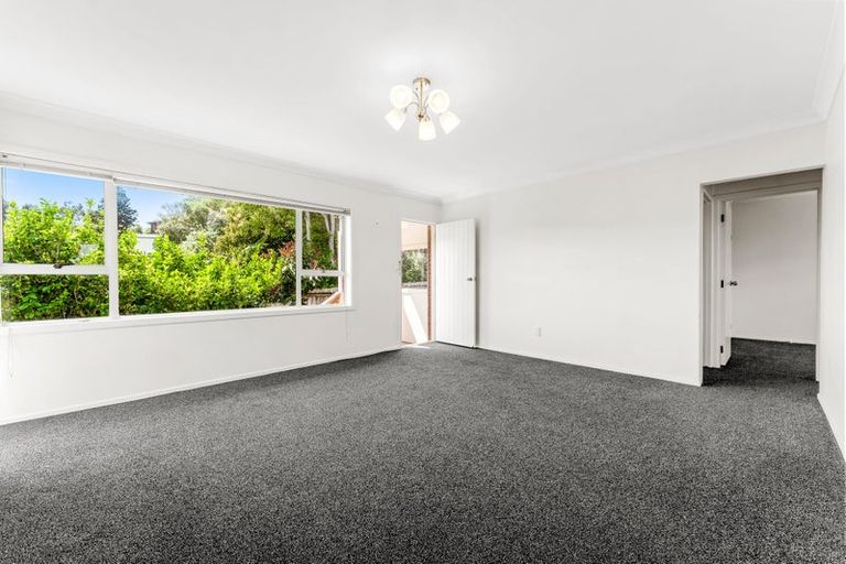 Photo of property in 18a Brian Crescent, Stanmore Bay, Whangaparaoa, 0932