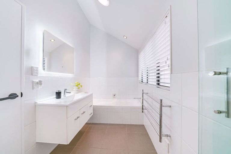 Photo of property in 128a Mellons Bay Road, Mellons Bay, Auckland, 2014