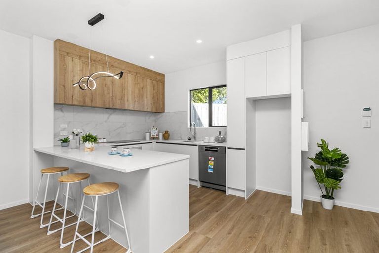 Photo of property in 20f Fairdene Avenue, Henderson, Auckland, 0610