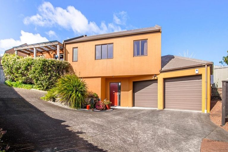 Photo of property in 6 View Ridge Drive, Ranui, Auckland, 0612