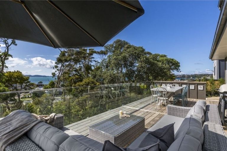 Photo of property in 3 Koru Place, Snells Beach, 0920