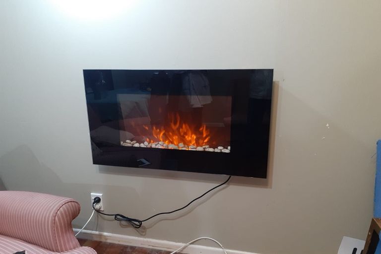 Photo of property in 100 Kelburn Parade, Kelburn, Wellington, 6012