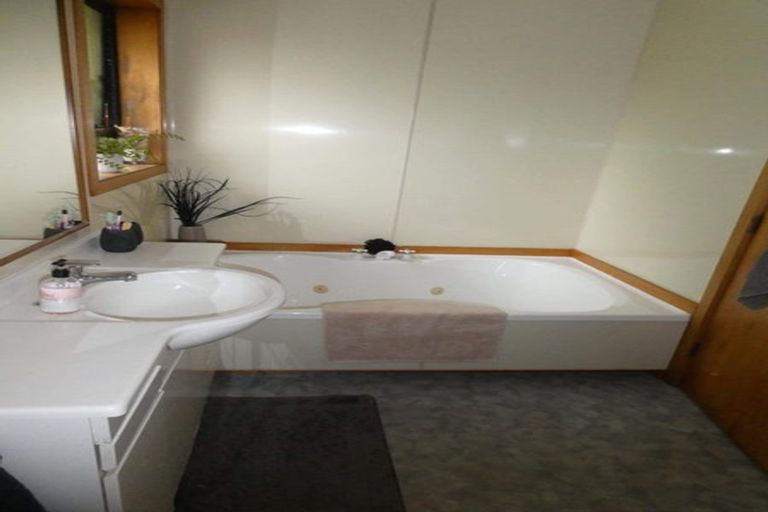 Photo of property in 22 Liverton Crescent, Bishopdale, Christchurch, 8053