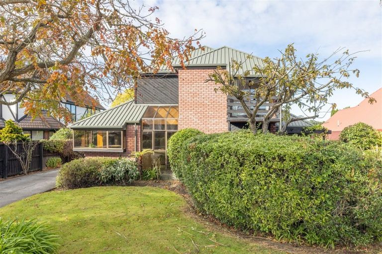 Photo of property in 80 Apsley Drive, Avonhead, Christchurch, 8042