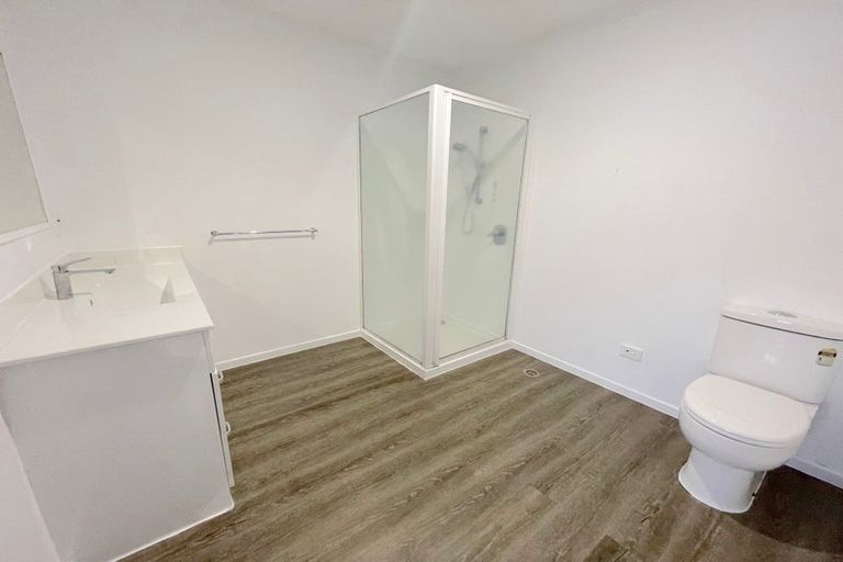 Photo of property in Lakeview Terrace, 2/14 Ambrico Place, New Lynn, Auckland, 0600