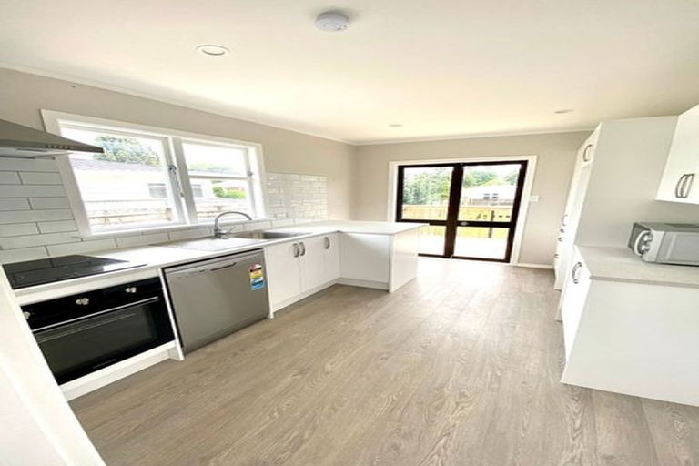 Photo of property in 11 Awatea Avenue, Paraparaumu, 5032