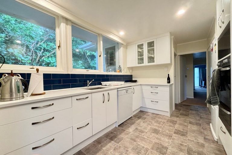 Photo of property in 18 Karachi Crescent, Khandallah, Wellington, 6035