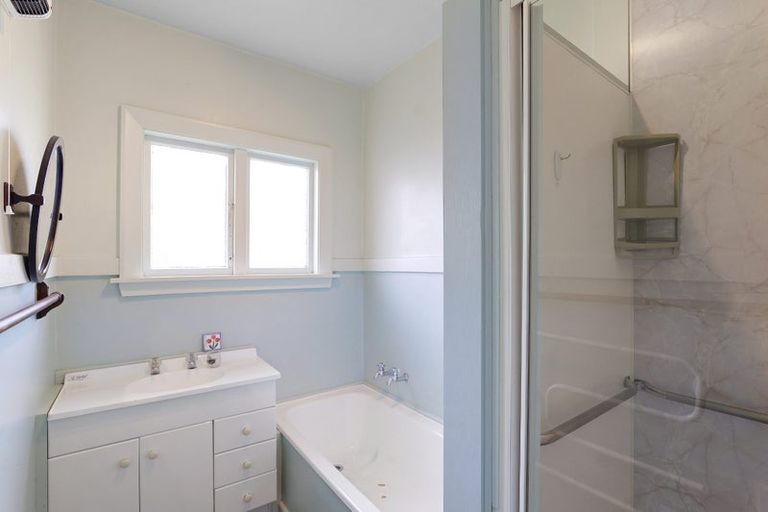 Photo of property in 11 Alpha Avenue, Strowan, Christchurch, 8052