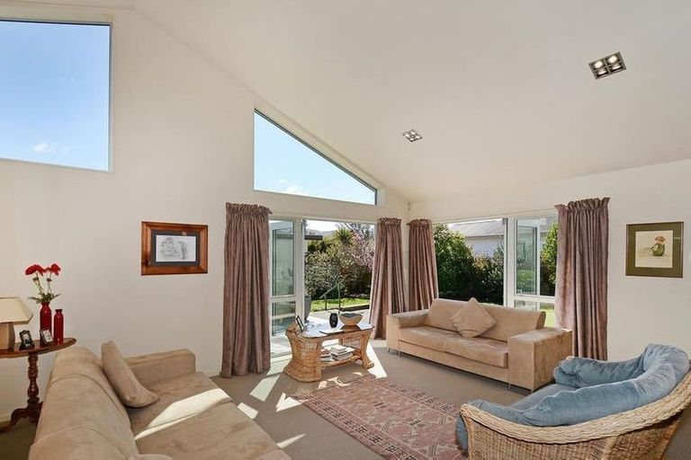 Photo of property in 6 Pempsey Street, Silverstream, Upper Hutt, 5019