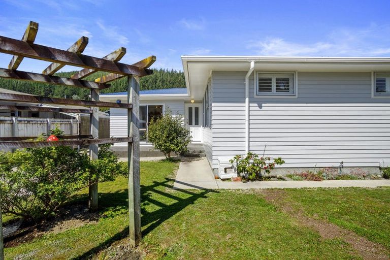 Photo of property in 22 Berkeley Road, Wainuiomata, Lower Hutt, 5014