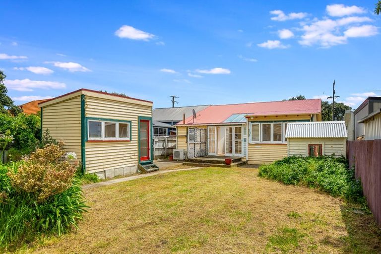 Photo of property in 23 Tuatoru Street, Eastbourne, Lower Hutt, 5013