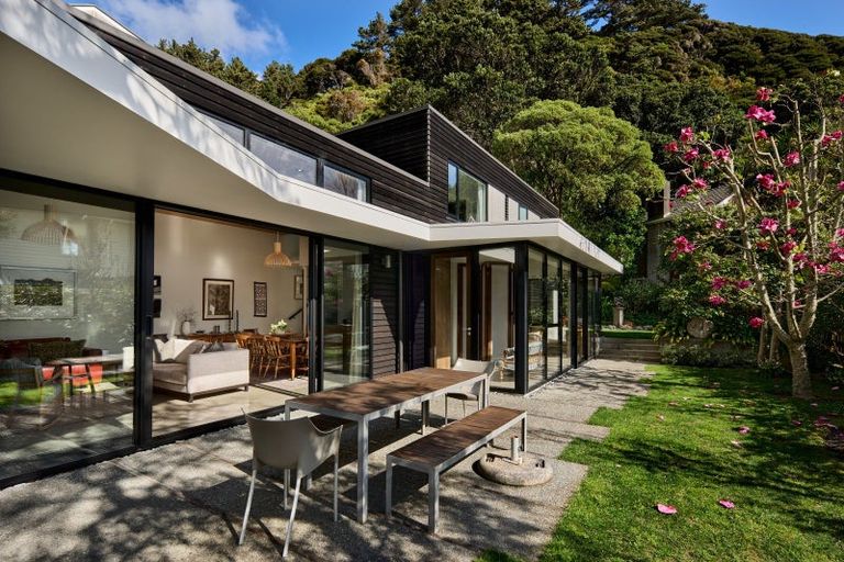 Photo of property in 8 Tawa Street, Eastbourne, Lower Hutt, 5013