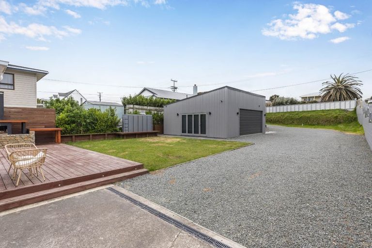 Photo of property in 116 Seaview Road, Paraparaumu Beach, Paraparaumu, 5032