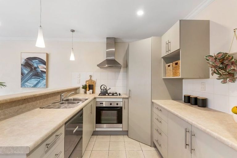 Photo of property in 44 Futuna Close, Karori, Wellington, 6012