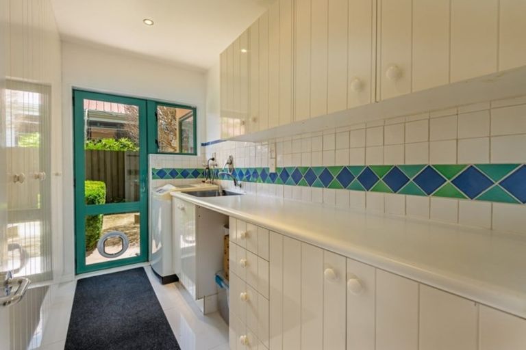 Photo of property in 64 Clifton Terrace, Fitzherbert, Palmerston North, 4410