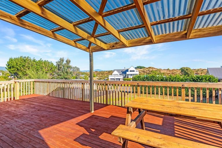Photo of property in 3 James Street, Waikawa Beach, Manakau, 5573
