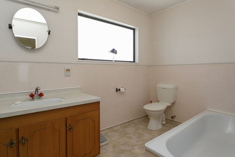 Photo of property in 18 Invergarry Road, Hilltop, Taupo, 3330