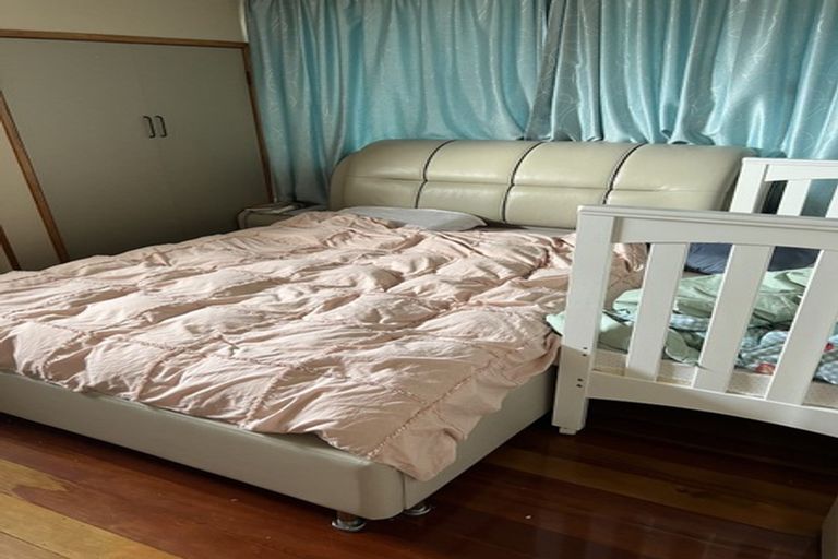 Photo of property in 41 Thornlow Street, Glendene, Auckland, 0602