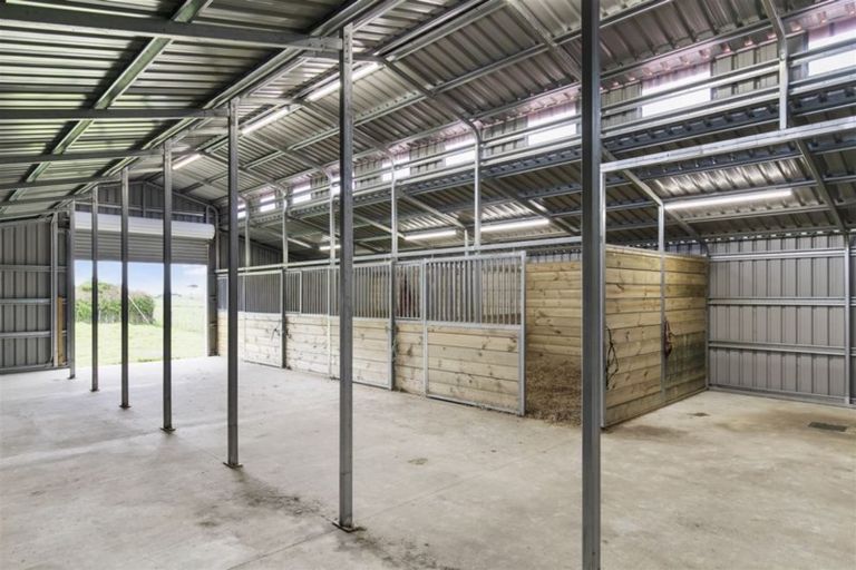 Photo of property in 102 Taiapa Road, Muriwai, Waimauku, 0881