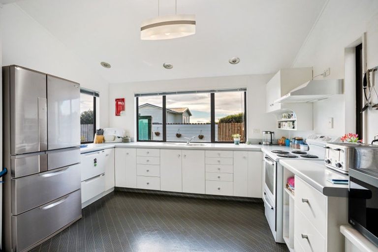 Photo of property in 23 Miro Road, Raumati South, Paraparaumu, 5032