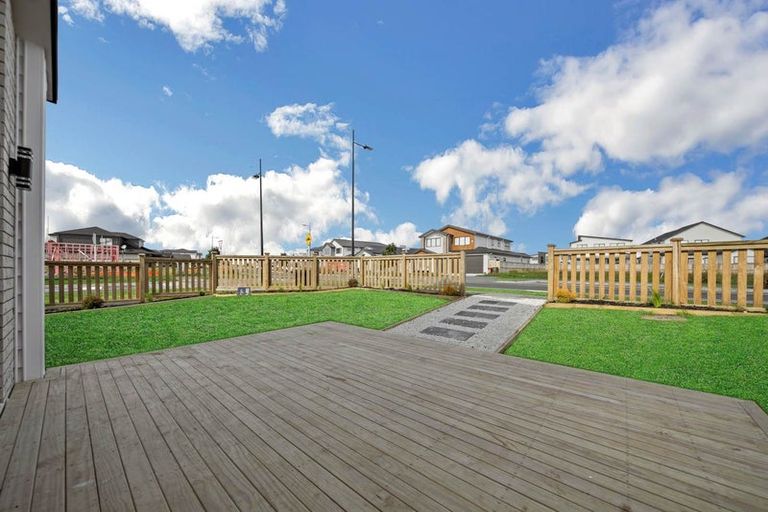 Photo of property in 2 Ritetai Street, Clarks Beach, 2122