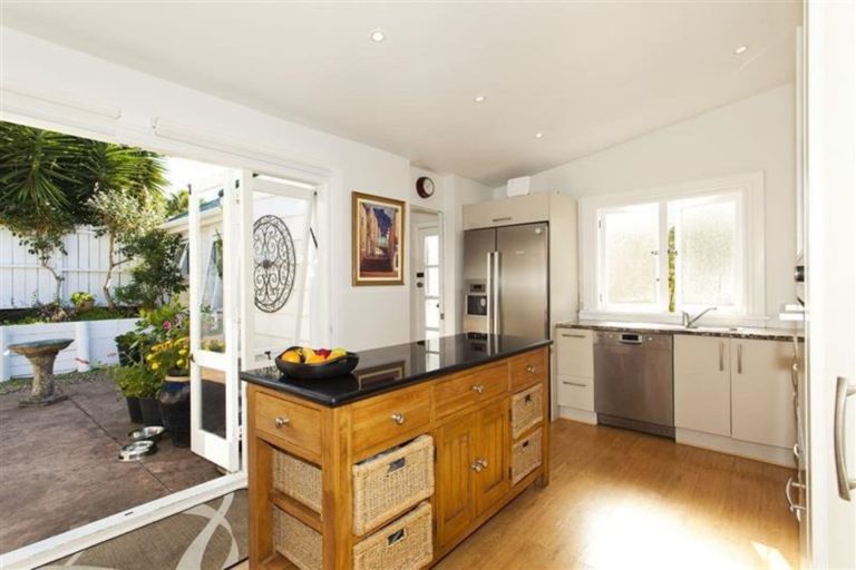 Photo of property in 17 Owens Road, Devonport, Auckland, 0624