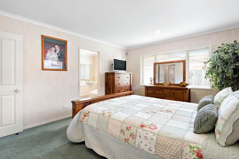 Photo of property in 8 Willowbank Close, East Tamaki Heights, Auckland, 2016