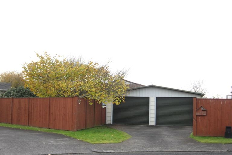 Photo of property in 15 Oakmont Place, Wattle Downs, Auckland, 2103