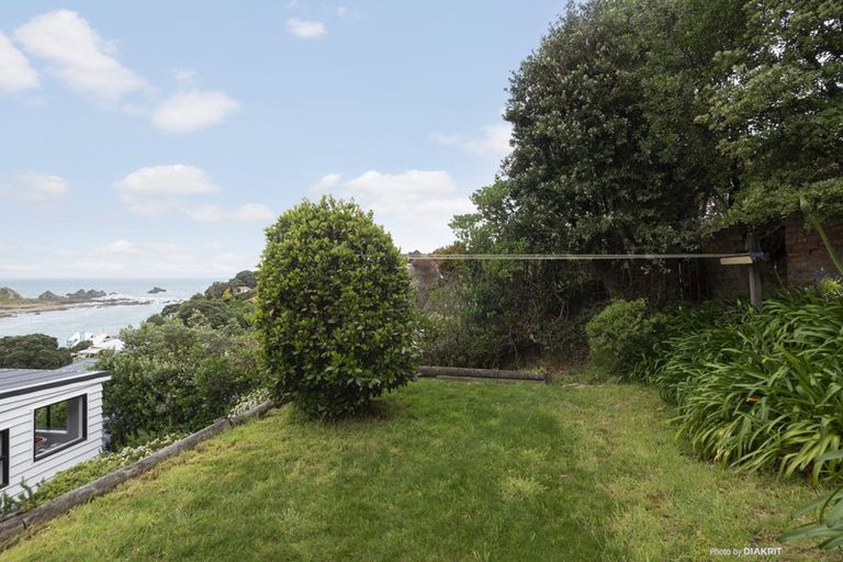 Photo of property in 11 Knoll Street, Island Bay, Wellington, 6023