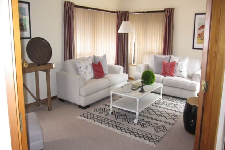 Photo of property in 2/12 Taupata Street, Redcliffs, Christchurch, 8081