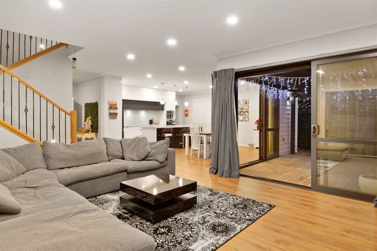 Photo of property in 144a Hutchinson Avenue, New Lynn, Auckland, 0600