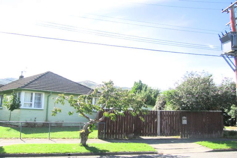 Photo of property in 2 Mary Crescent, Elderslea, Upper Hutt, 5018