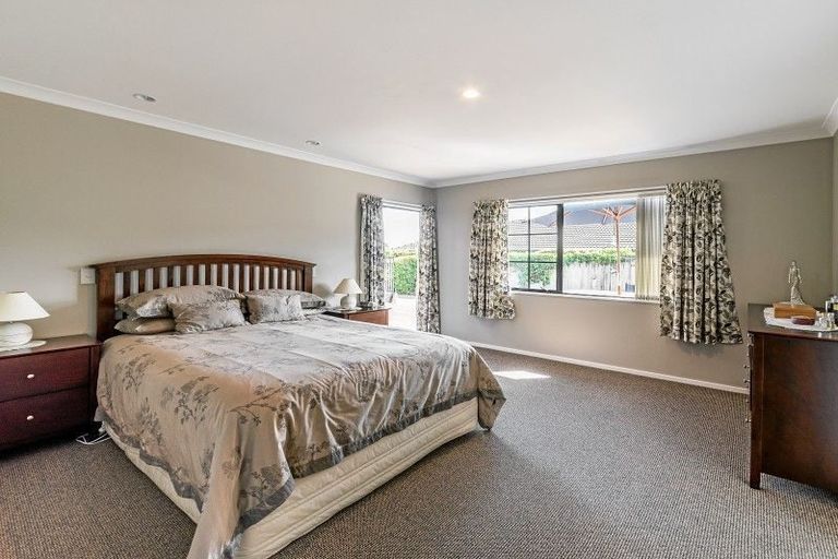 Photo of property in 42 Awatea Avenue, Paraparaumu, 5032