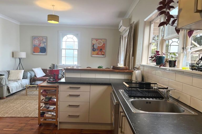 Photo of property in 9 Medway Street, Island Bay, Wellington, 6023