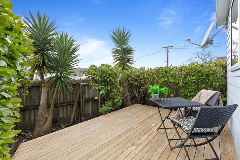 Photo of property in 42 Philomel Crescent, Bayswater, Auckland, 0622