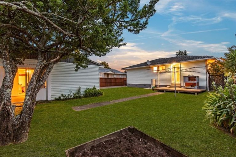 Photo of property in 22 Tabitha Crescent, Henderson, Auckland, 0612