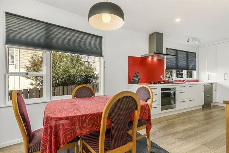 Photo of property in 56 Divich Avenue, Te Atatu South, Auckland, 0610