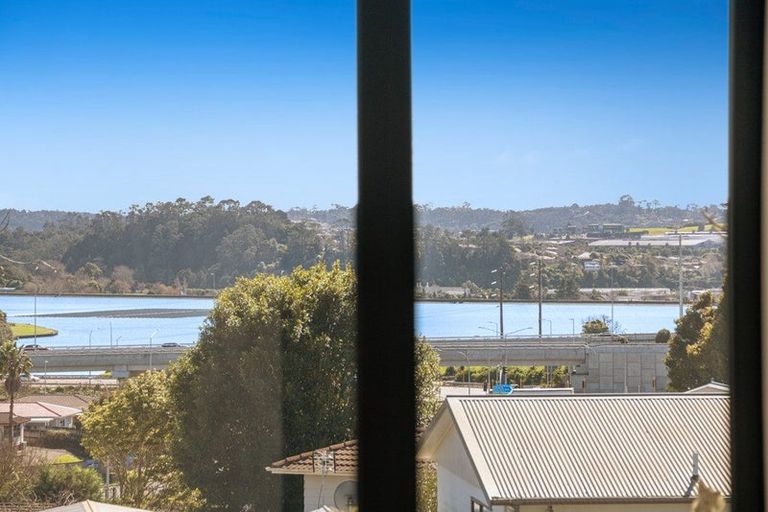 Photo of property in 11a Merida Place, Unsworth Heights, Auckland, 0632