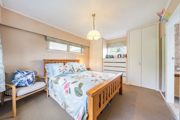 Photo of property in 176 Normandale Road, Normandale, Lower Hutt, 5010